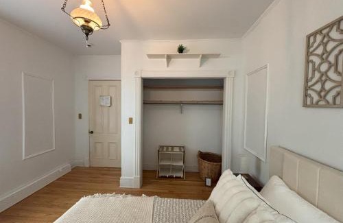Saugerties South Casa | Bright and Cozy Room Saugerties