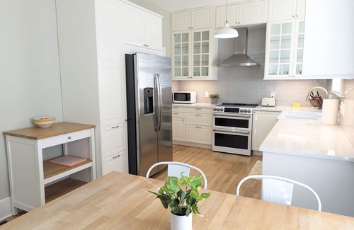 North Loop Casa | Bright and Elegant Historic Hyde Park Home