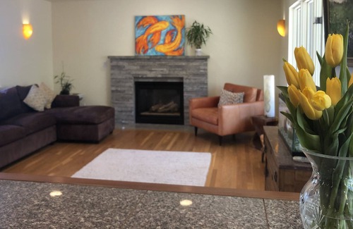 Ridglea Hills Casa | Bright and happy home in Boulder Fully Furnished, Pet Friendly!