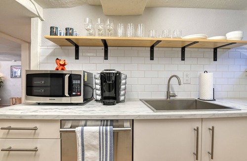 Old North End Apartamento | Bright and Inviting Space- Great Location!