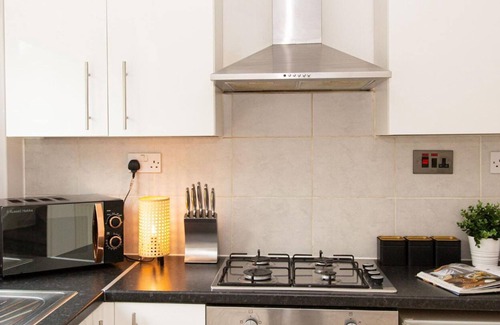 Woodthorpe Casa | Bright and Inviting 2 bed home | Free Parking