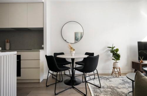 Malvern East Apartamento | Bright and Modern 1BR Apt with Balcony and Parking