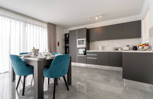 St. Andrew's Apartamento | Bright and Modern 2 Bedroom Penthouse