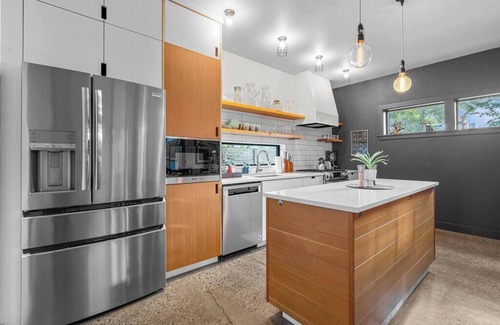 Vernon Casa | Bright and modern 2bd/2.5ba- close to Alberta st!
