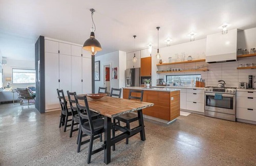 Vernon Casa | Bright and modern 2bd/2.5ba- close to Alberta st!