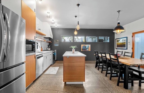 Vernon Casa | Bright and modern 2bd/2.5ba- close to Alberta st!