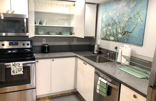 Piedmont Apartamento | Bright and modern basement apartment in a great neighborhood
