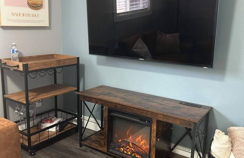 Kamloops Casa | Bright and Modern Daylight Suit. Pet Friendly