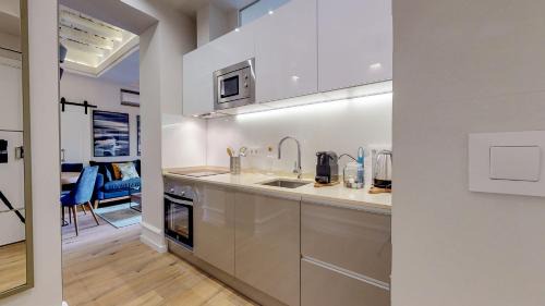 Feria Apartamento | Bright and new- 2Bd 2Bth- Conde de Torrejon