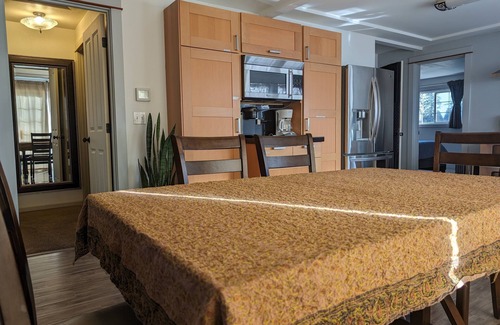 West Salem Casa | Bright and Open Home-Jetted Tub in Primary Suite