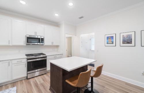 South Pensacola Casa | Bright and open walk to downtown
