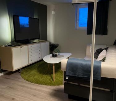 Kirkenes Apartamento | Bright and pleasant basement apartment near downtown, Lys og trivelig kjellerleilighet i sentrumsnært