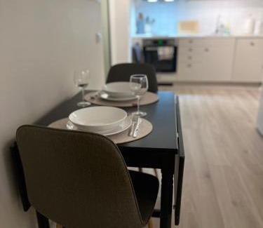 Kirkenes Apartamento | Bright and pleasant basement apartment near downtown, Lys og trivelig kjellerleilighet i sentrumsnært