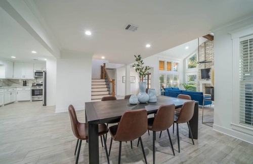 Jersey Village Casa | Bright and Spacious Home for w Pool -over 30 Nights-