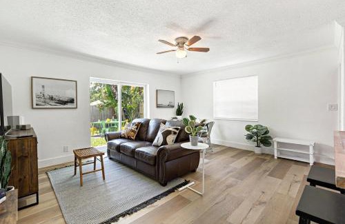Sailboat Bend Casa | Bright and Spacious 2 BR Apartment