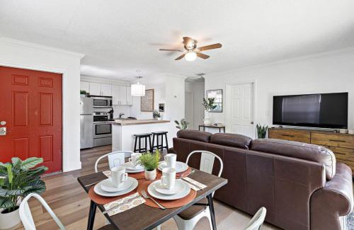 Sailboat Bend Casa | Bright and Spacious 2 BR Apartment