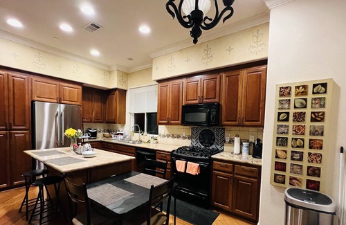 Brentwood Casa | Bright and spacious 4 bedroom house next to CA24
