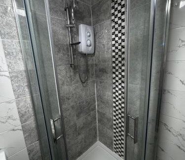Tea Green Apartamento | Bright and spacious home within walking distance to Luton Airport and amenities