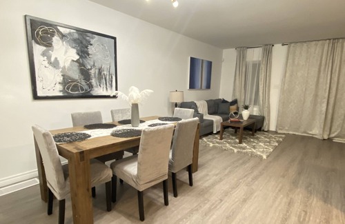 Kitchener Casa | Bright and Spacious Townhome In Family Neighbourhood