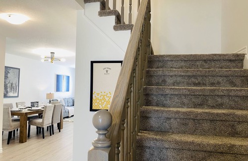 Kitchener Casa | Bright and Spacious Townhome In Family Neighbourhood