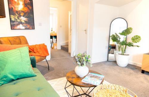 Holbrooks Casa | Bright and Stylish 3-bed House - Families and Contractors - Near Coventry Arena and M6