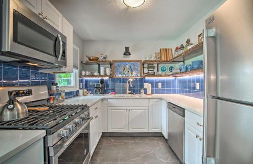 Emporia Casa | Bright and Sunny Getaway with Bikes 1 Mi to ESU!