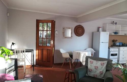 Greater Johannesburg Metropolitan Area Apartamento | Bright and sunny private self-catering cottage
