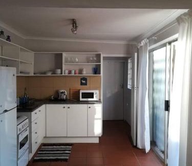 Greater Johannesburg Metropolitan Area Apartamento | Bright and sunny private self-catering cottage