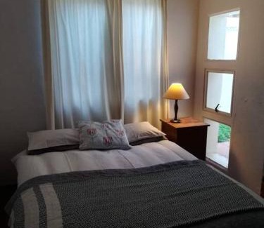 Greater Johannesburg Metropolitan Area Apartamento | Bright and sunny private self-catering cottage