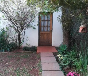 Greater Johannesburg Metropolitan Area Apartamento | Bright and sunny private self-catering cottage