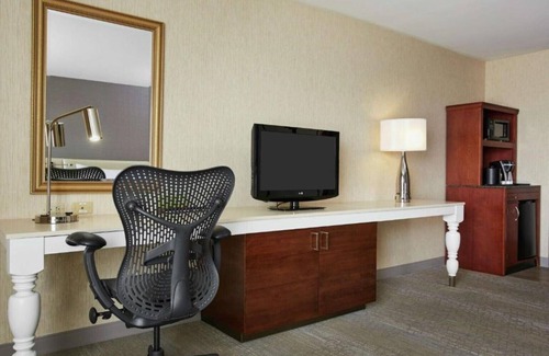 The East Side Casa | Bright and comfy stay, close to the Bay !!