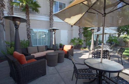 The East Side Casa | Bright and comfy stay, close to the Bay !!