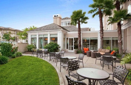 The East Side Casa | Bright and comfy stay, close to the Bay !!