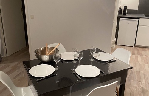 Rosendael Apartamento | Luminoso apartamento de 300m de playa con caja de libros