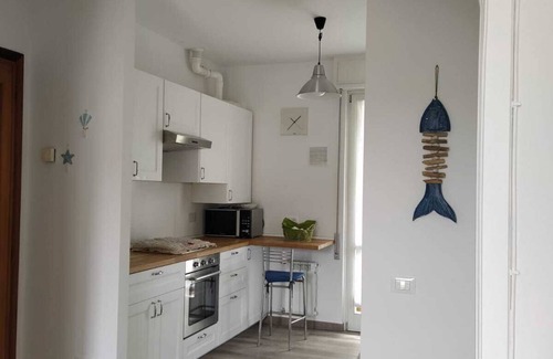 Cinquale Casa | Luminoso apartamento a pocos pasos del mar.