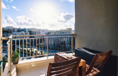 Ta' Giorni Apartamento | Bright apartment in St Julians - free parking