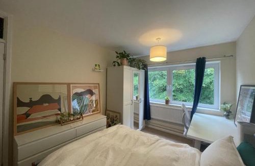 Blackheath Casa | Bright Apartment near Lewisham Station