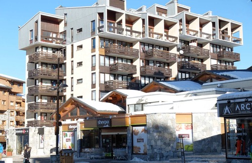 Val Claret Apartamento | Apartamento luminoso cerca de pistas y comercios con balcón