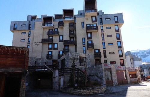Val Claret Apartamento | Apartamento luminoso cerca de pistas y comercios con balcón