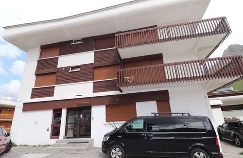 Les Almes Apartamento | Apartamento luminoso cerca de las pistas y comercios, balcón