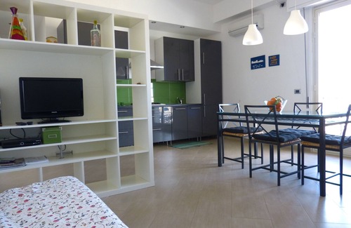 Pozzallo Apartamento | Pozzallo soleado apartamento por encima de la más hermosa costa céntrica