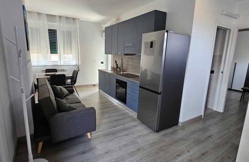 Meina Apartamento | Bright apartment overlooking Lake Maggiore in the center of the village of Meina
