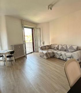 Lorenteggio Apartamento | Bright Apartment Segneri M4