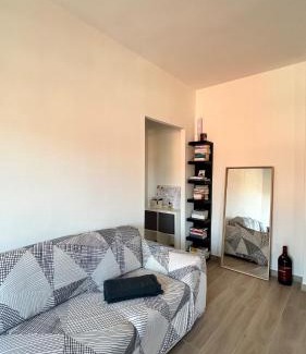 Lorenteggio Apartamento | Bright Apartment Segneri M4