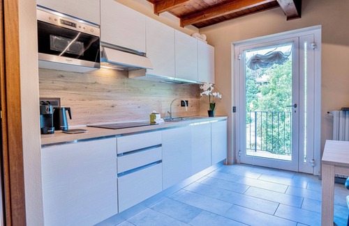 Bracchio Apartamento | BRIGHT APARTMENT SURROUNDED BY GREENERY