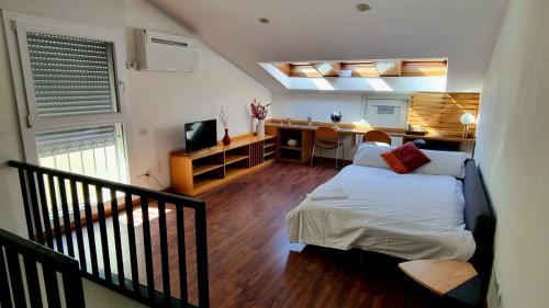 Historic Center Apartamento | Bright Apartment with Attic