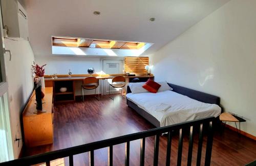 Historic Center Apartamento | Bright Apartment with Attic