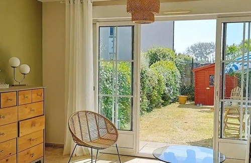 Barfleur Apartamento | Apartamento luminoso con jardín privado y se admiten mascotas en Barfleur