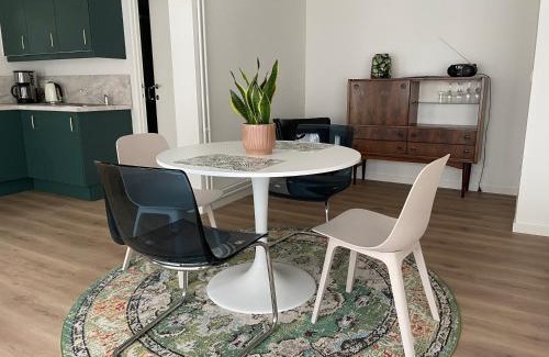 Sint-Amandsberg Apartamento | Bright apartment with private parking near Ghent city centre