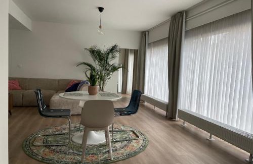 Sint-Amandsberg Apartamento | Bright apartment with private parking near Ghent city centre